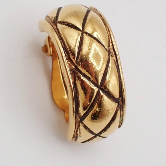 CHANEL Quilted Hoop Earrings Large Clip-On Gold GHW France Vintage - Picture 12 of 13
